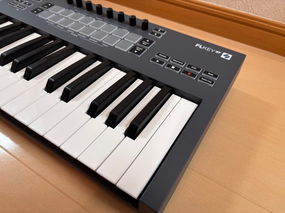 NOVATION FLkey 37 MIDIキーボード