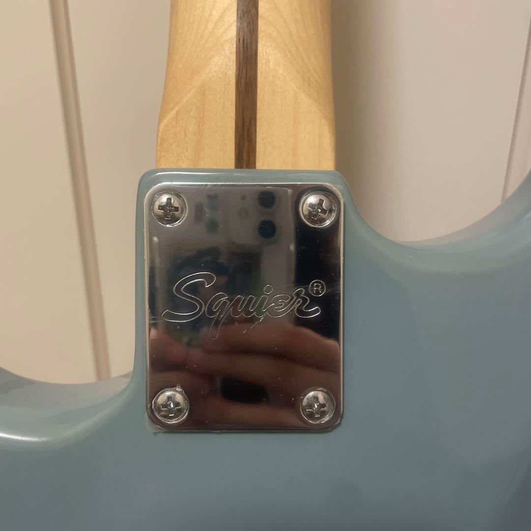 Squier Stratocaster エレキギター限定カラーストラップカポ付き