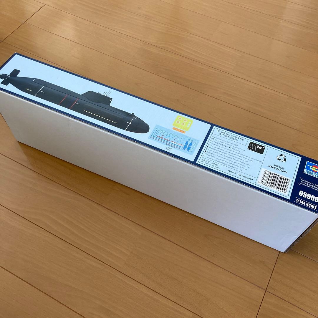 イギリス海軍原子力潜水艦HMS Astute アスチュート　1/144