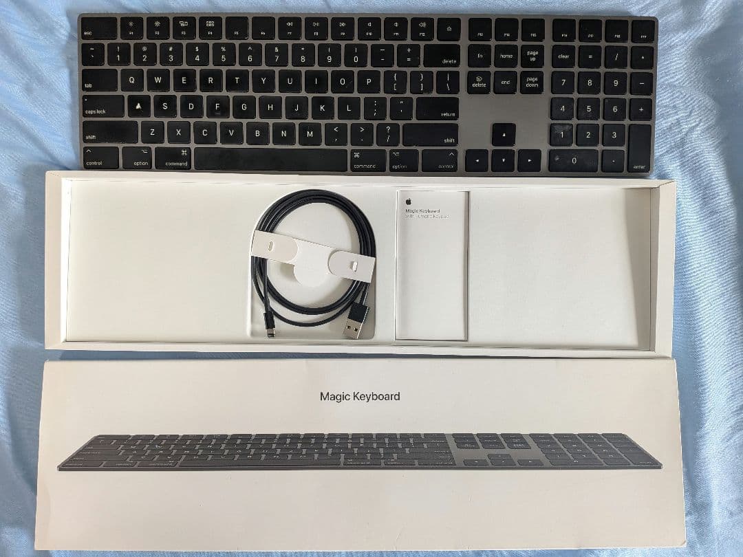 アップル純正 MAGIC KEYBOARD　テンキー付き 英語　スペースグレイ