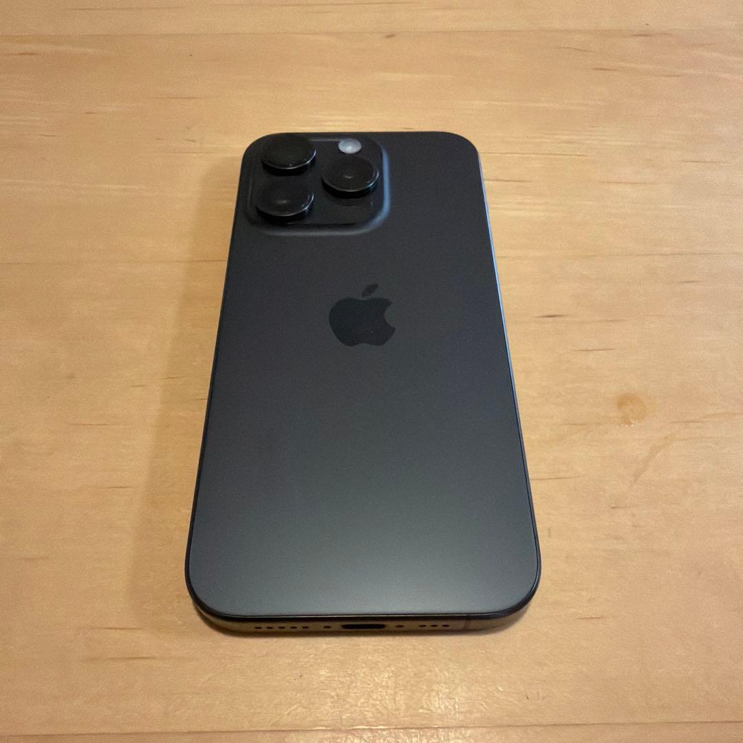Apple iPhone 15 Pro ブラックチタニウム256GB