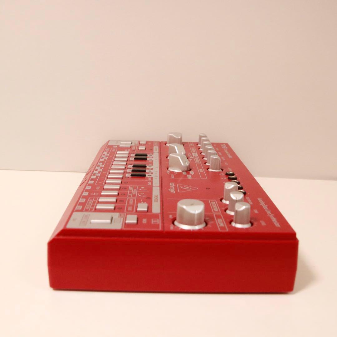 動作確認済 BEHRINGER TD-3-RDアナログベースラインシンセサイザー