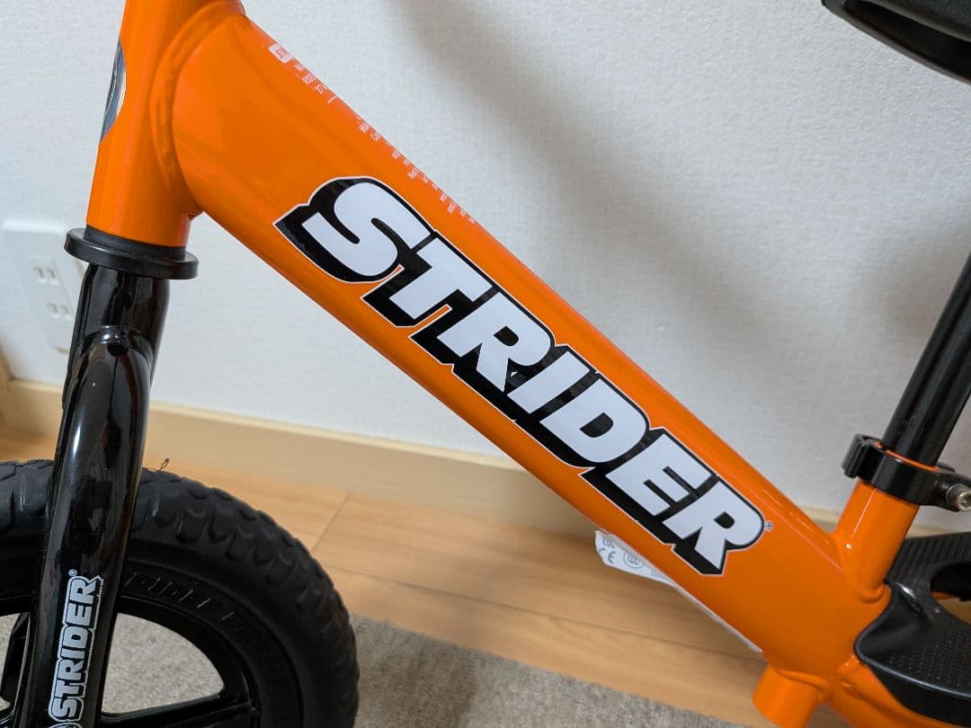 【美品】ストライダー スポーツ 12インチ オレンジ　プロテクター　ヘルメット付