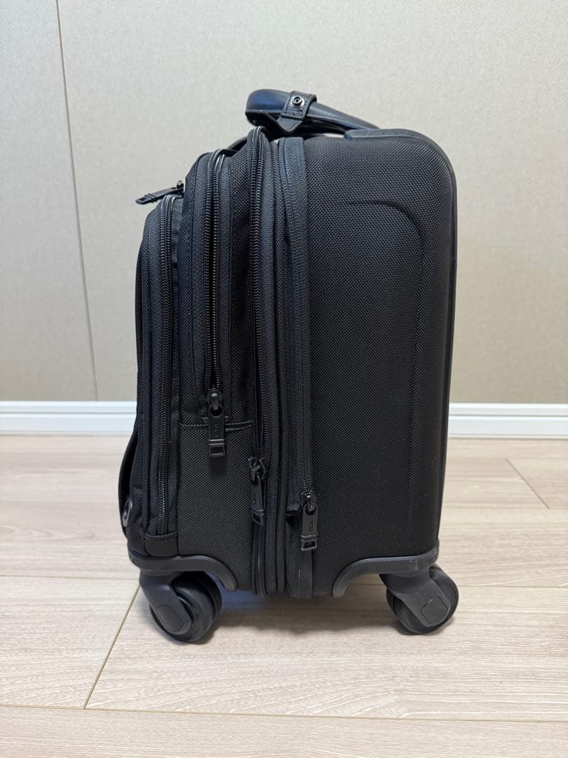 超美品:Tumiアルファデラックス・4ウィール・ラップトップ・ケース・ブリーフ