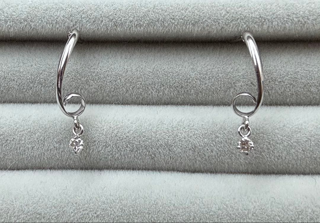 テイクアップ　スイングダイヤピアス14Kホワイトゴールドひねりライン