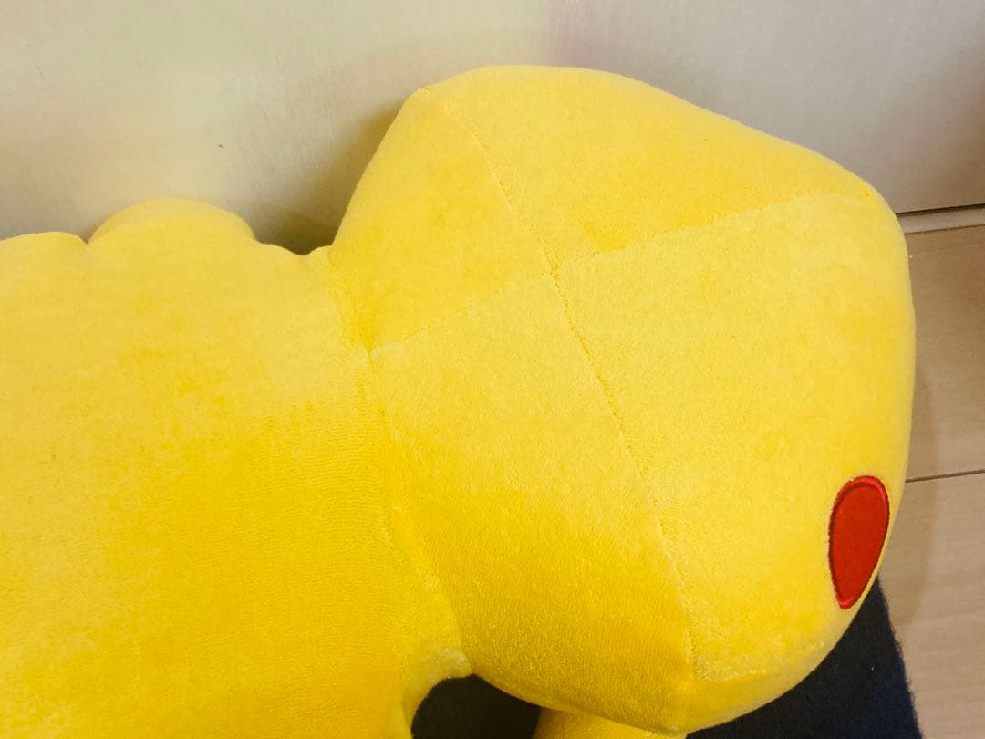 くたくたピカチュウ　ぬいぐるみ　寝そべり　クッション　TOMY レトロ　ポケモン