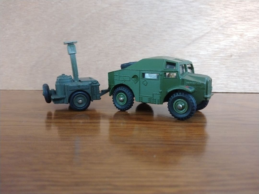 DINKY野戦炊事車と牽引トラクター823 688