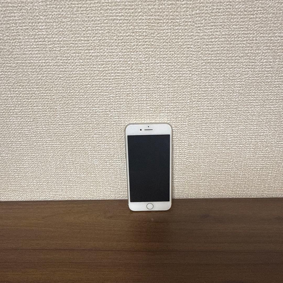 Apple iPhone 8 64GBシルバー 本体