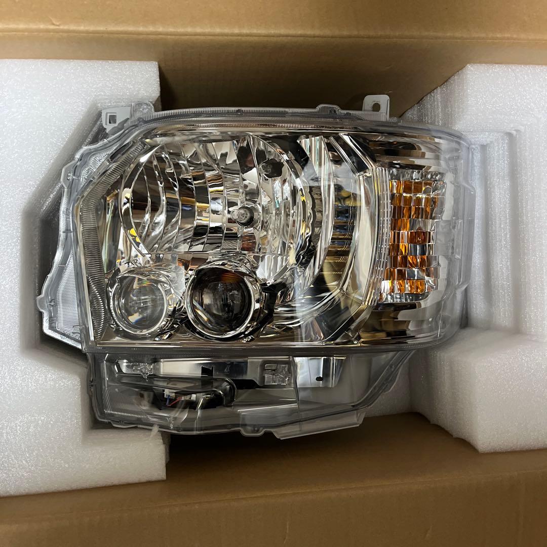 「新車外し」　ハイエース　ダークプライムII 純正ヘッドライト左右セット