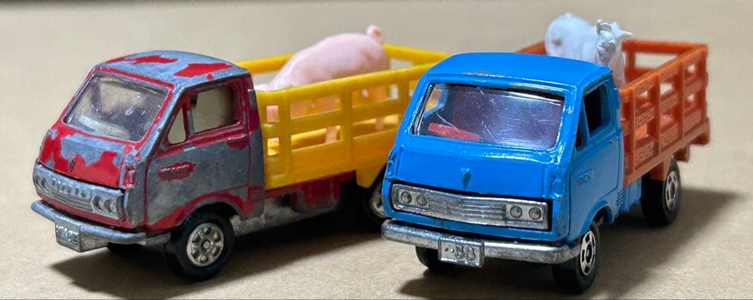 トミカ トヨタ ハイエース 牧場トラック 2台