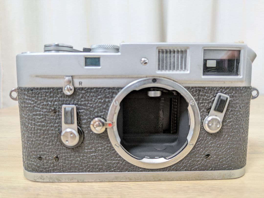 【カメラ】Leica M4 ボディ（ジャンク品・シャッター幕外れ）