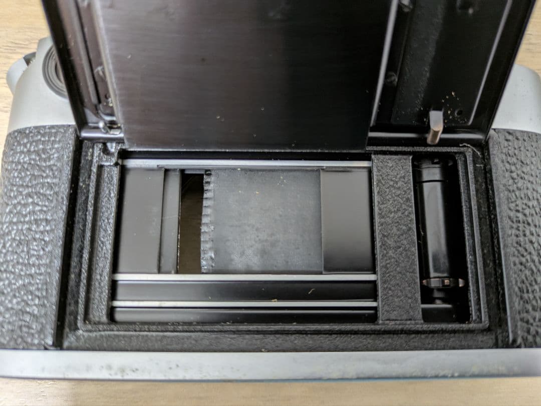 【カメラ】Leica M4 ボディ（ジャンク品・シャッター幕外れ）