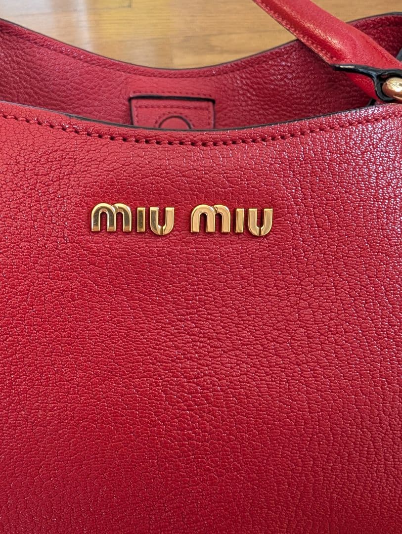 MIU MIU　ミューミュー　 赤 　レザー　ハンドバッグ