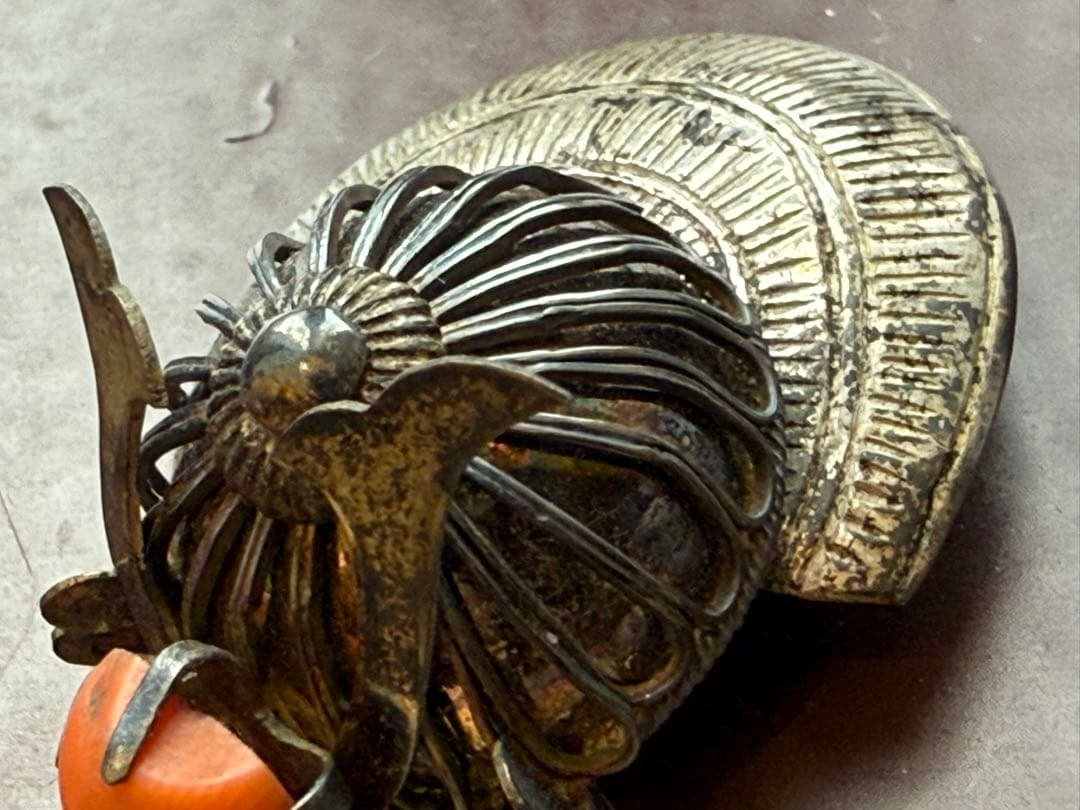 骨董 根付 兜 銀製 赤珊瑚玉付 極上 手彫 金属工芸 江戸時代 4cm