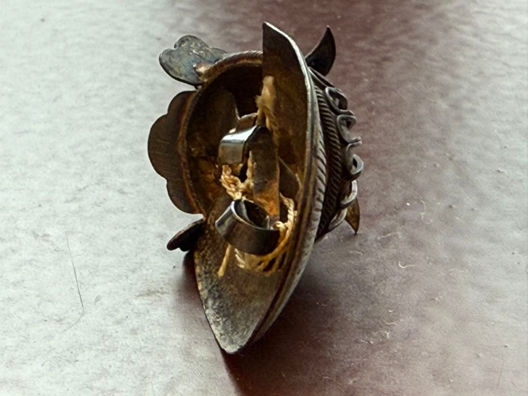 骨董 根付 兜 銀製 赤珊瑚玉付 極上 手彫 金属工芸 江戸時代 4cm