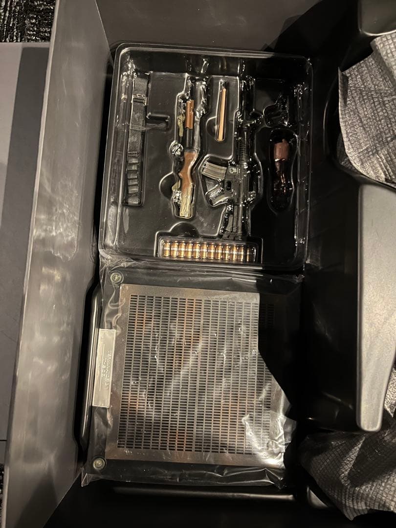 ホットトイズ ムービーマスターピースDX ターミネーター2 T-800ダメージ版