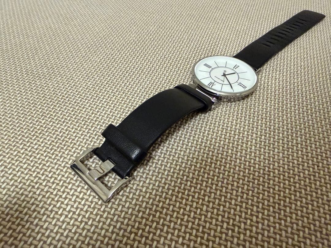 ISSEY MIYAKE アナログ腕時計 ホワイト/ブラック 和田智