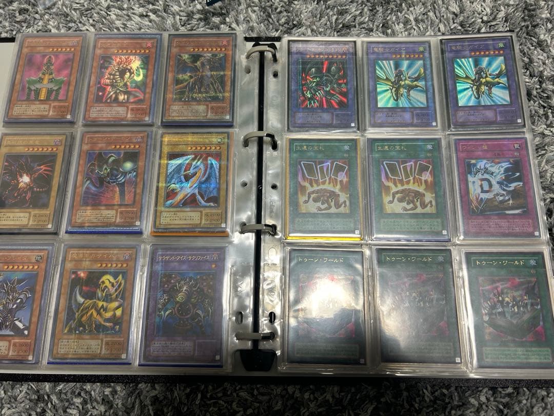 遊戯王　青眼の白龍　ブラックマジシャン　等ファイルセット　完全引退品