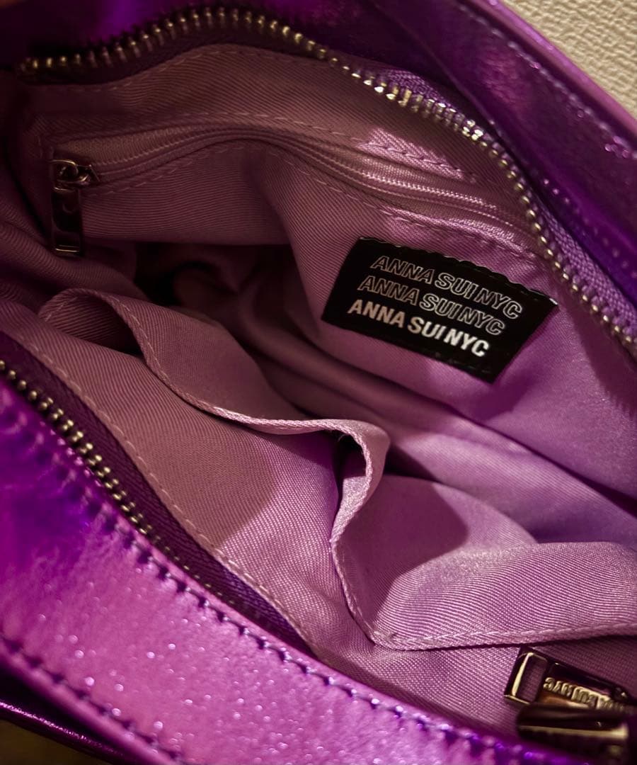 ANNA SUI NYC マルチポケットチビバッグ パープル