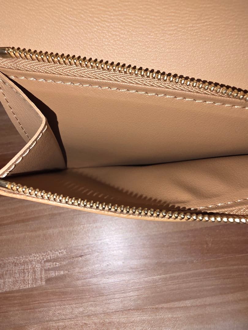 Louis Vuitton LVヴェルティカル ウォレット コンパクト