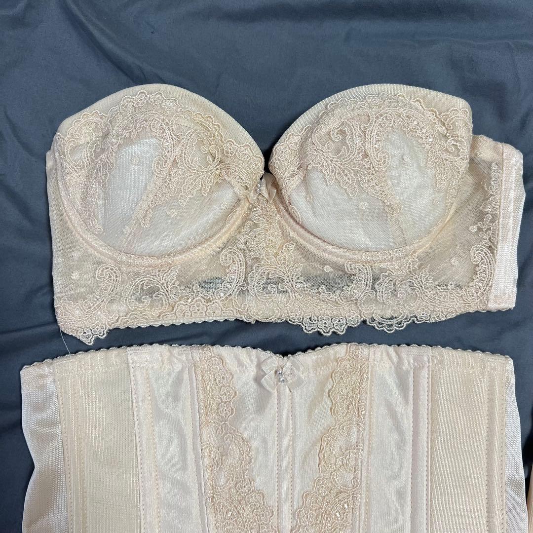 FOUR SIS & CO.ブライダルインナーセット