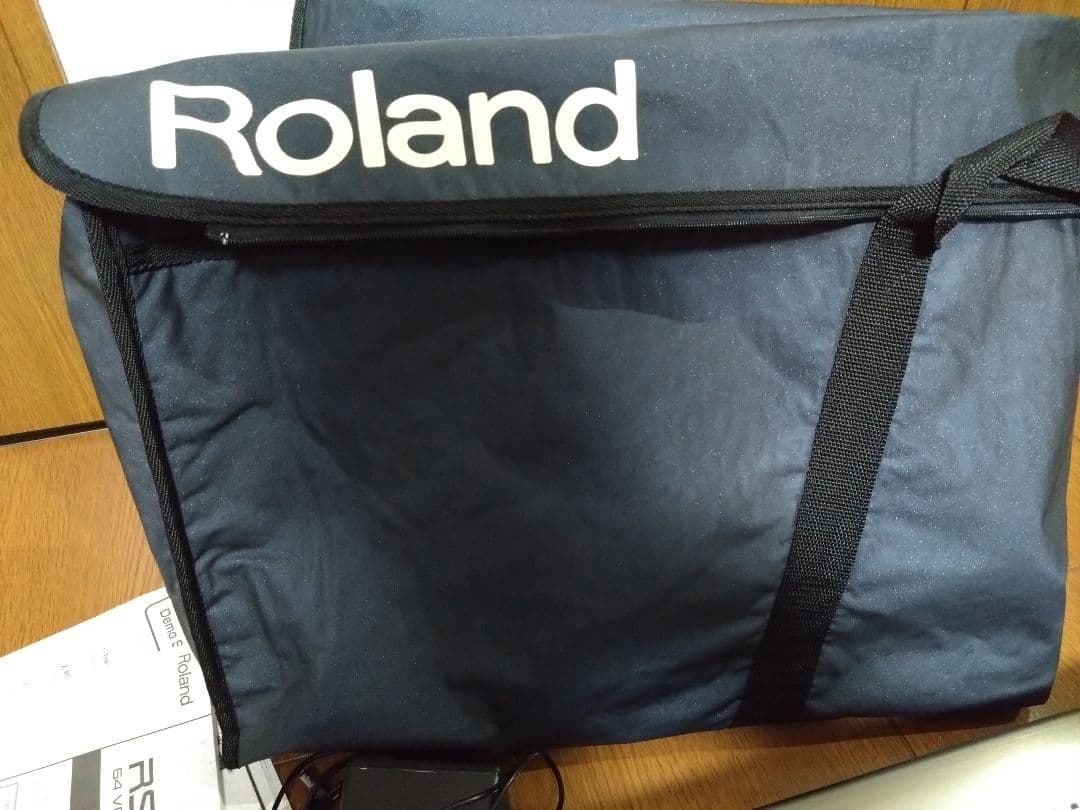 Roland RS-5 64 Voice Synthesizerソフトカバー付き