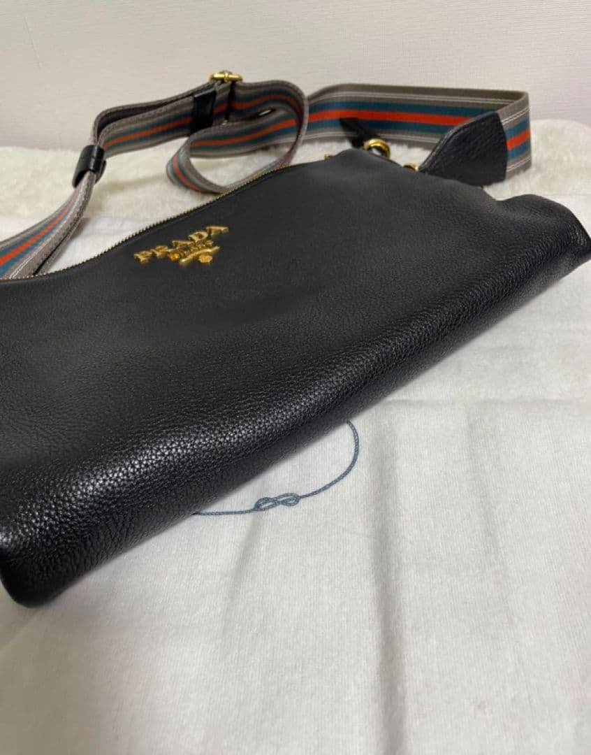 PRADA 　プラダ　斜め下げバッグ　2wayストラップ