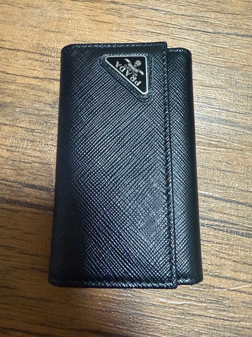 PRADA 6連キーケース SAFFIANO TRIANGOLO NERO