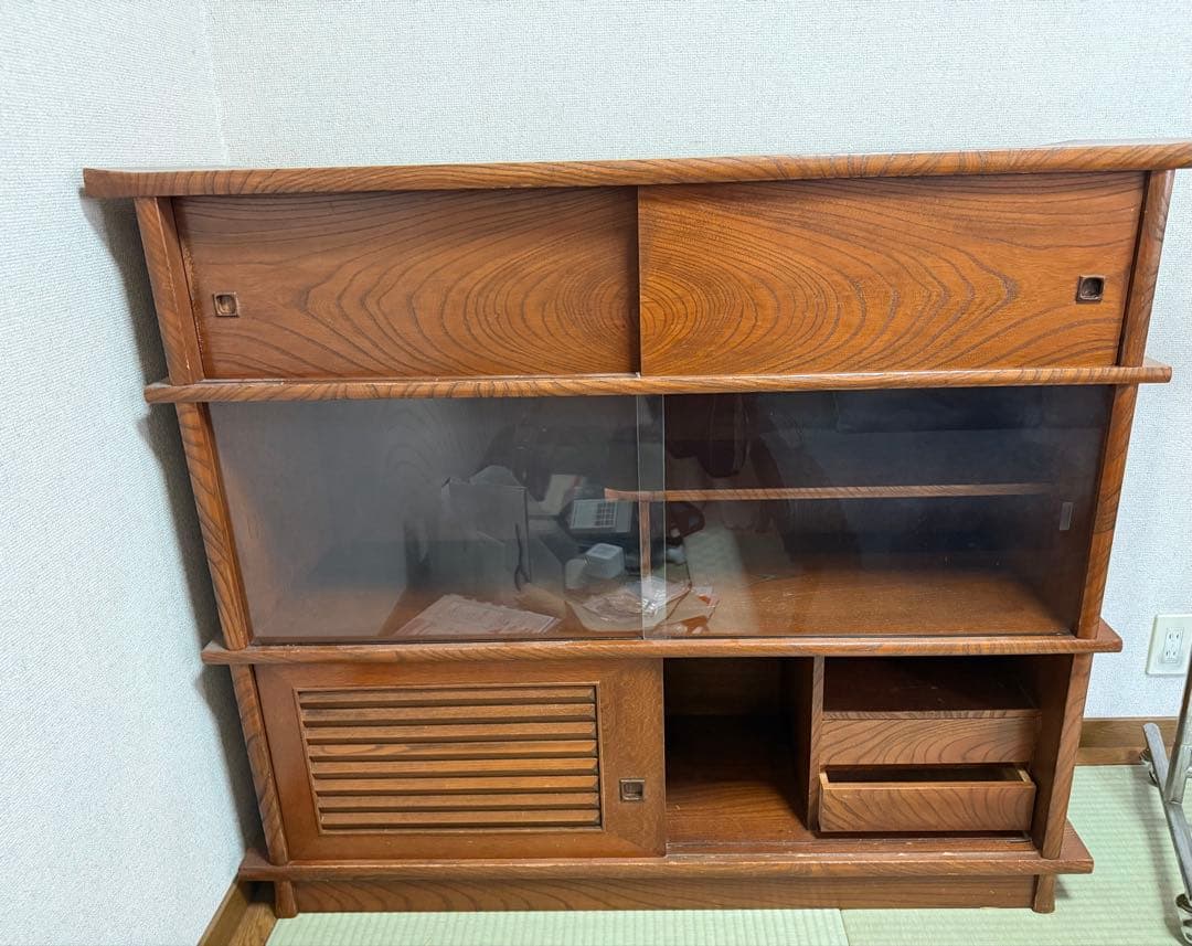 木製ガラス扉付き収納棚