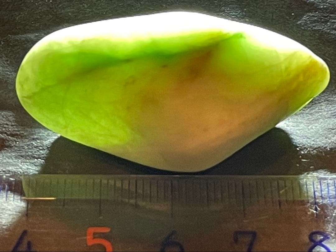 糸魚川産　翡翠原石　天然　鑑賞石　国石 約27g