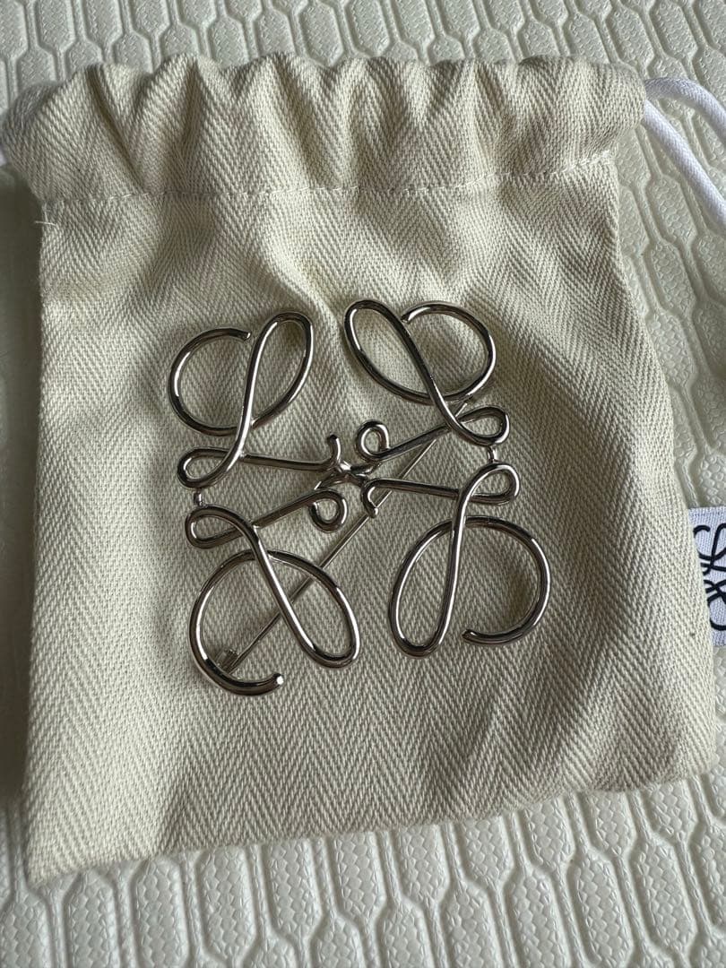 ❗️最終値下げ【美品】LOEWE ブローチ　正規品　シルバー