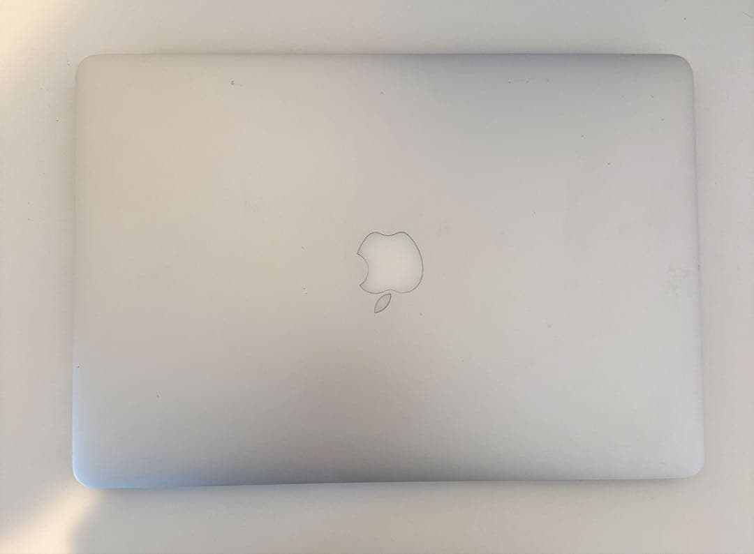 美品 Macbook Pro 15インチ 今年最新mac os Sequoia