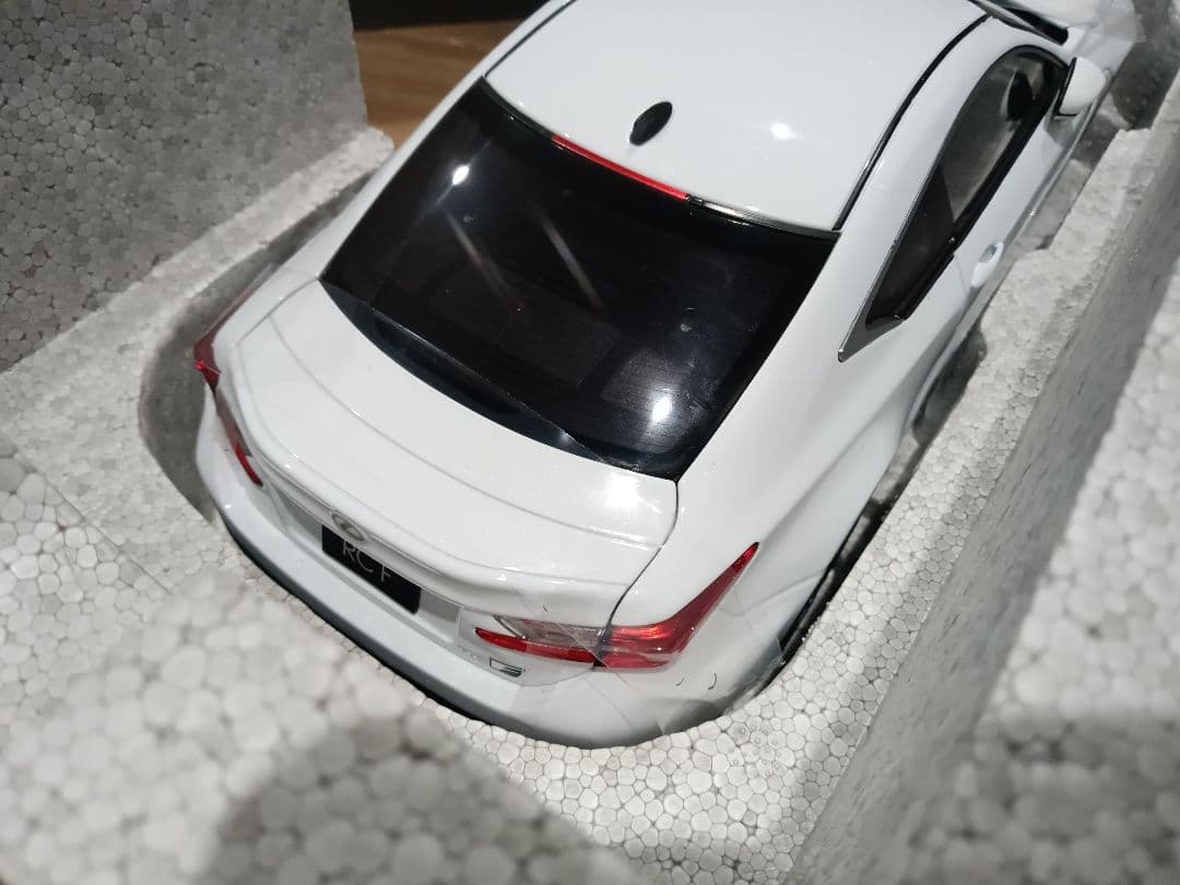 1/18 レクサス　LEXUS RC F　ディーラー品　 ミニカー　ホワイト