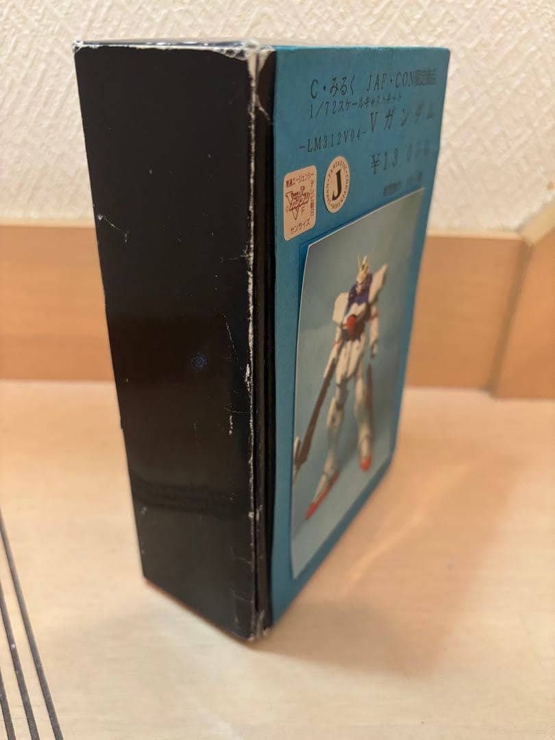【新品】　LM312V04 Vガンダム　 1/72 スケールキャストキット