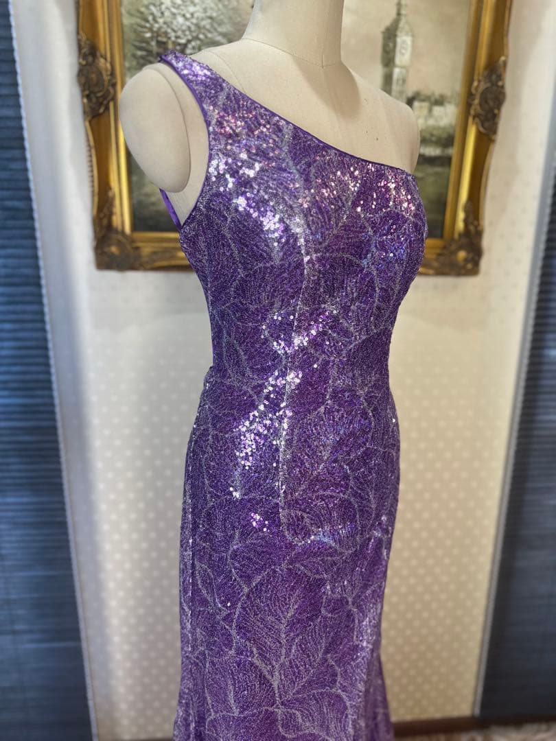 紫色 スパンコール 片肩ドレス