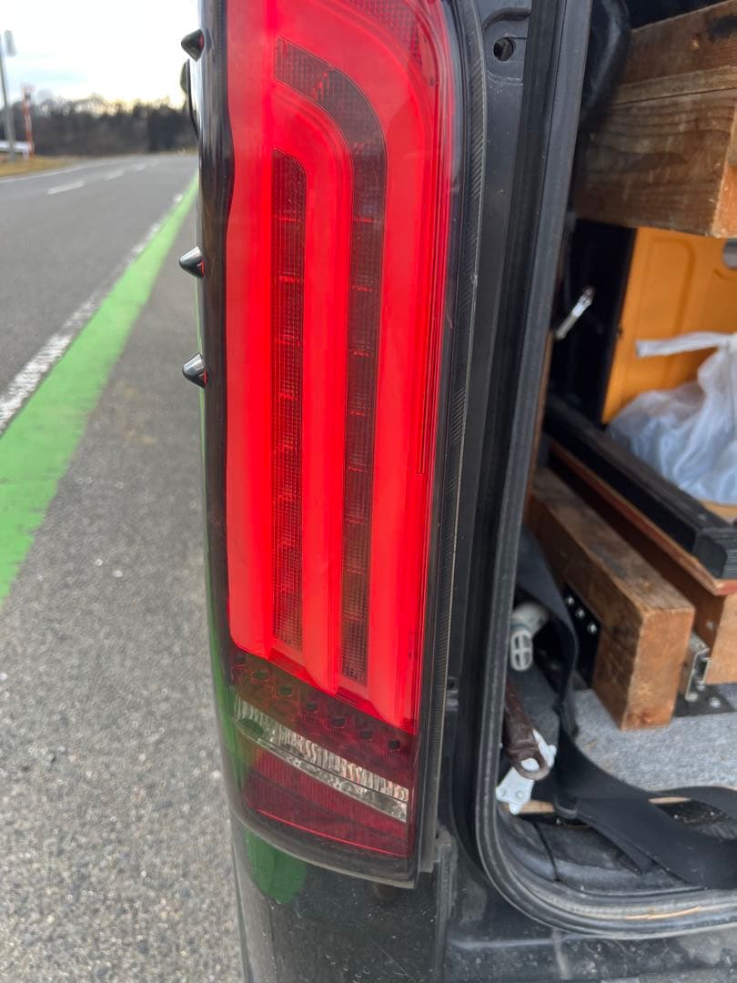 Valenti（ヴァレンティ）　ハイエース200系テールランプジャンク