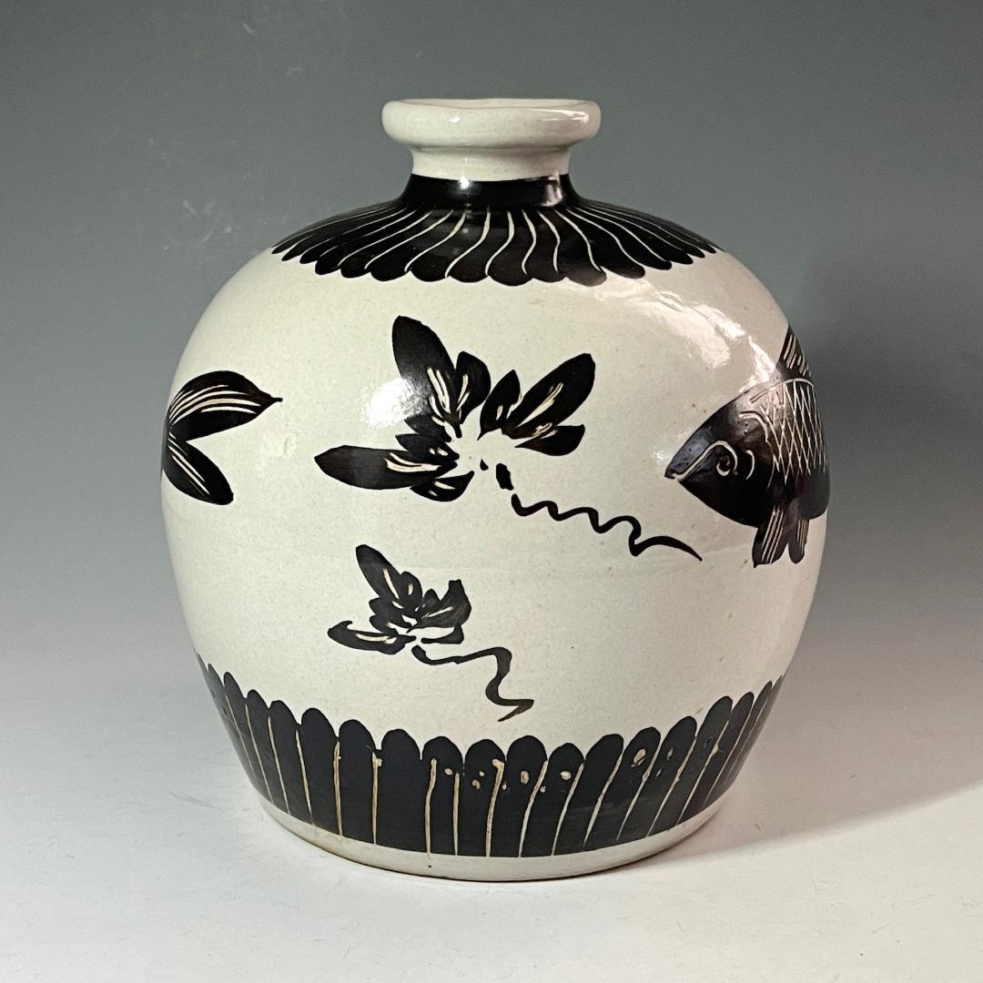 唐物 磁州窯 白地陰刻文魚紋瓶 白化粧無地陶 灰褐色 刻線文 SN83