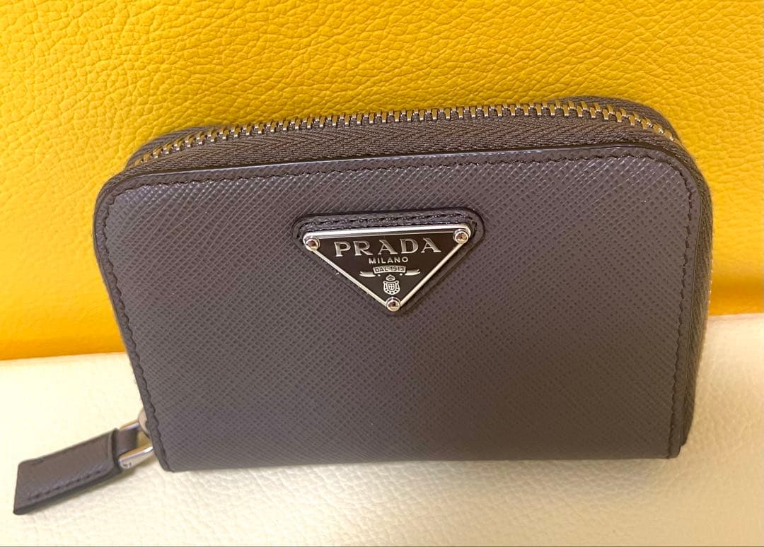 【美品】PRADA レザーケース 2MM003(定価96800円)