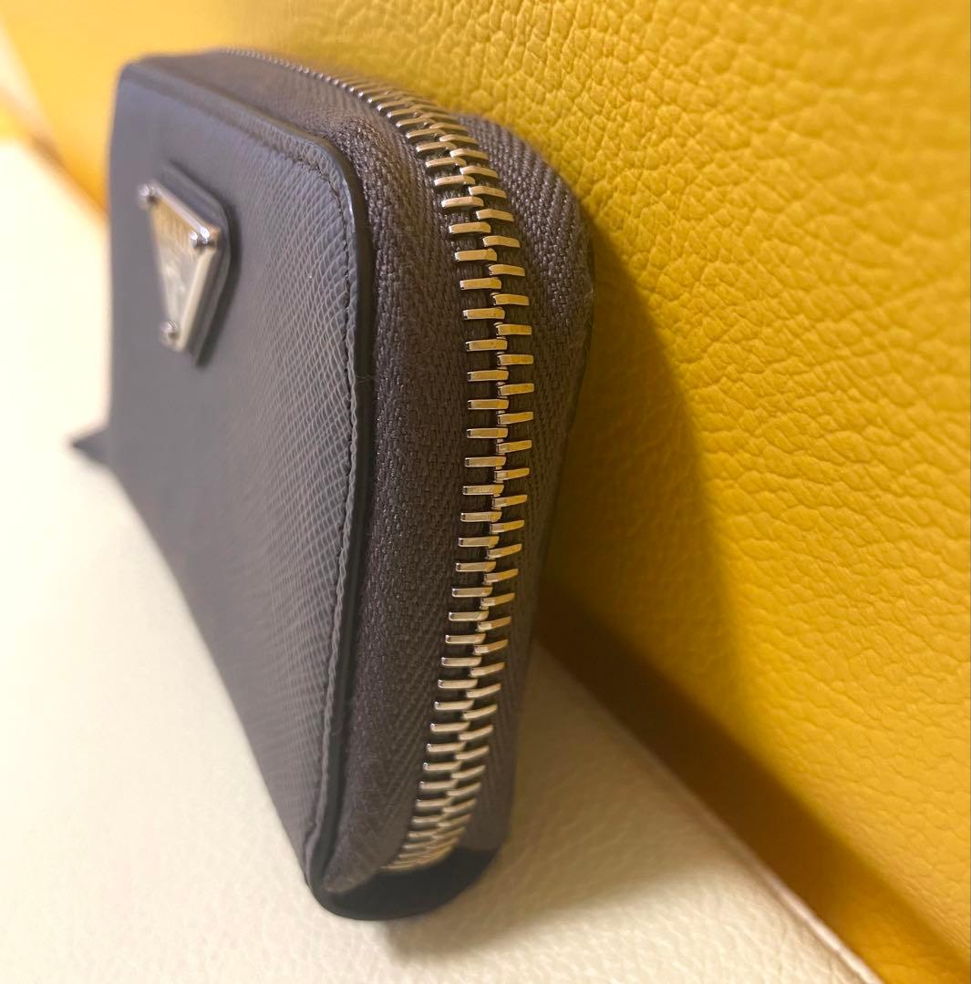 【美品】PRADA レザーケース 2MM003(定価96800円)
