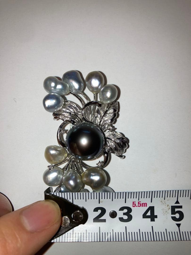 K14WGダイヤモンド 黒真珠 花モチーフ ブローチ