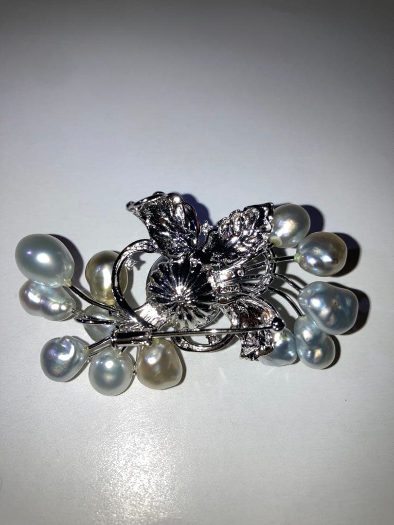K14WGダイヤモンド 黒真珠 花モチーフ ブローチ