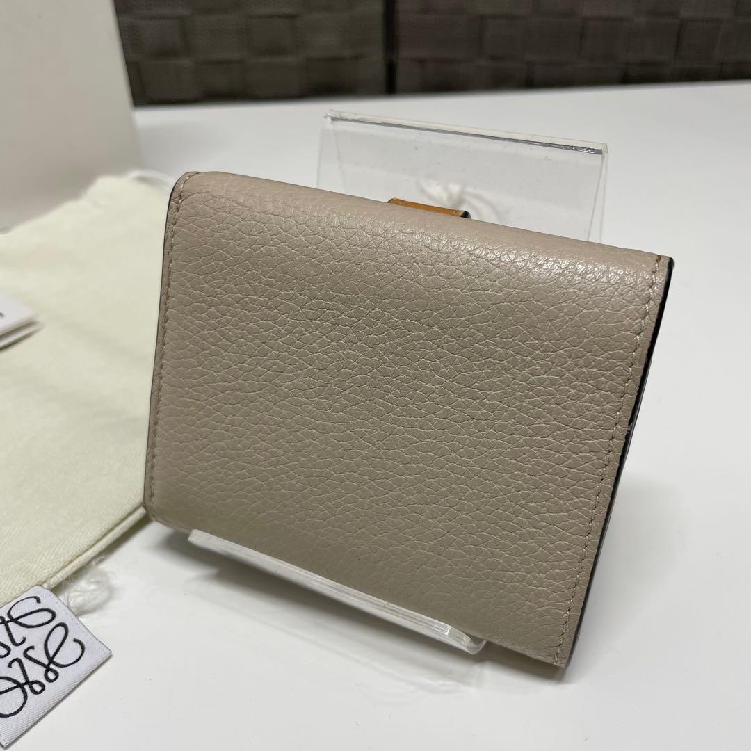 K*❌様 LOEWE ベージュ 三つ折り財布
