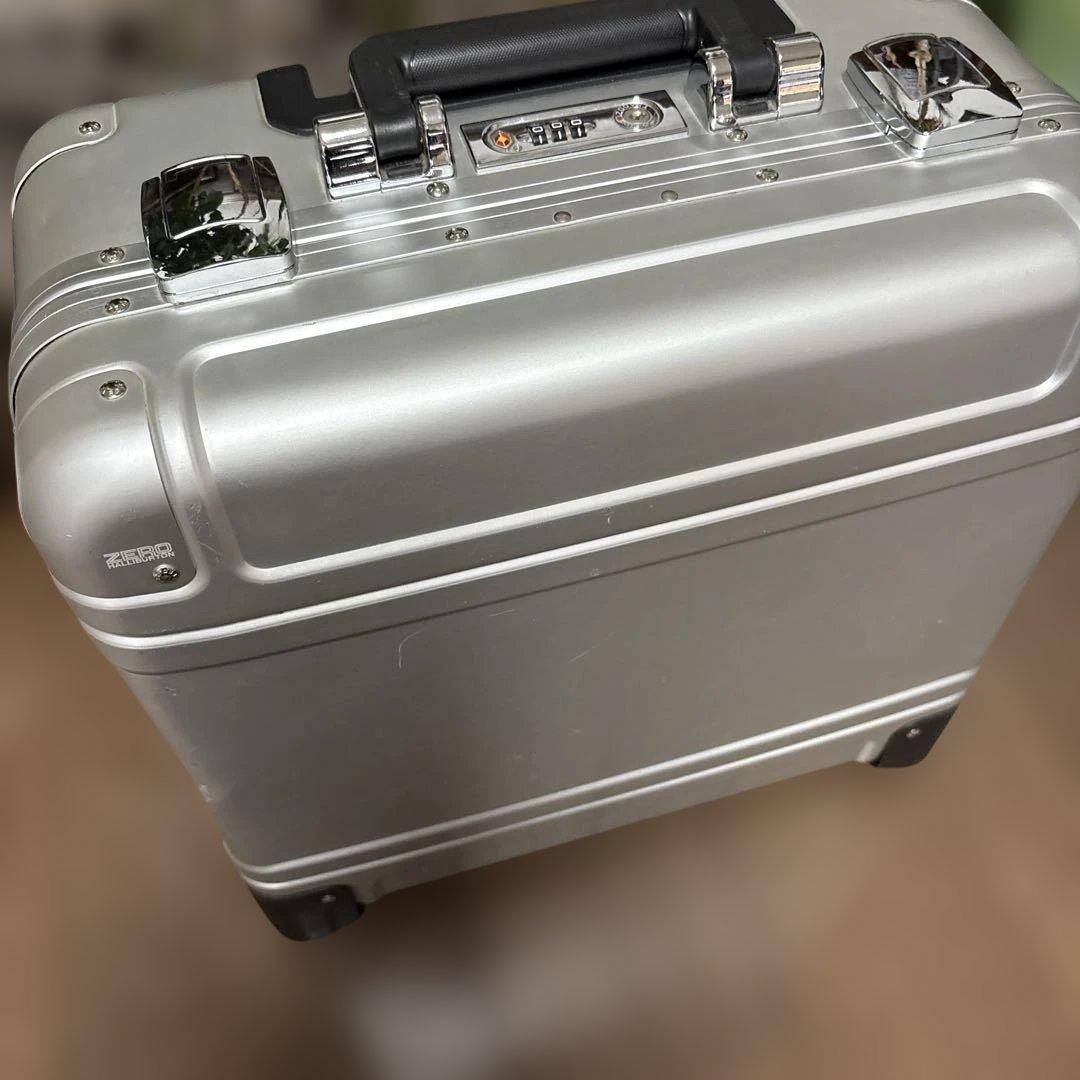 専用品　無骨でかっこいい！ゼロハリバートン　アルミキャリーケース 28リットル