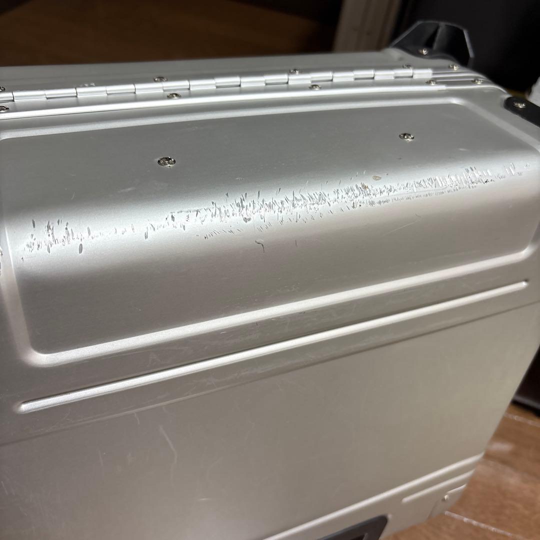 専用品　無骨でかっこいい！ゼロハリバートン　アルミキャリーケース 28リットル