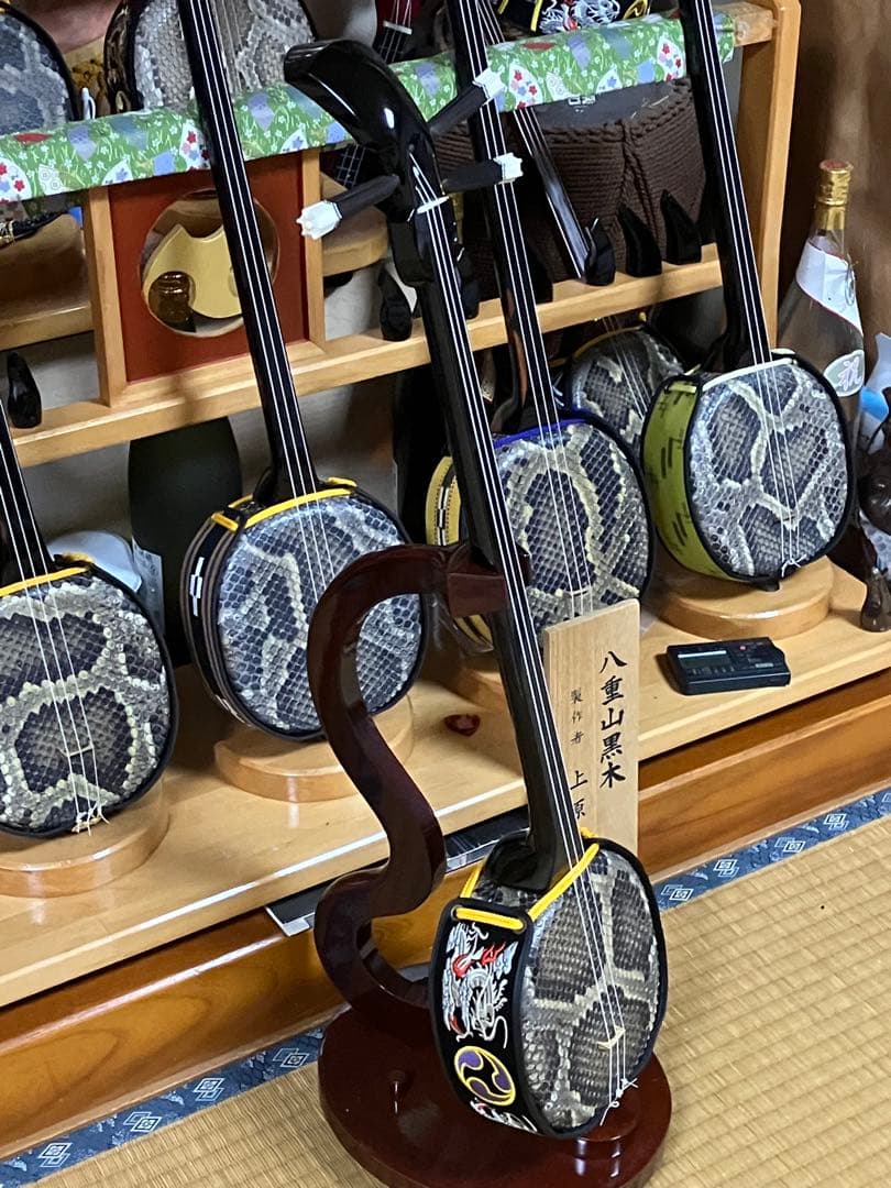 沖縄三線貴重八重山黒木与那城型本皮一枚張りスンチ塗り期間限定出品