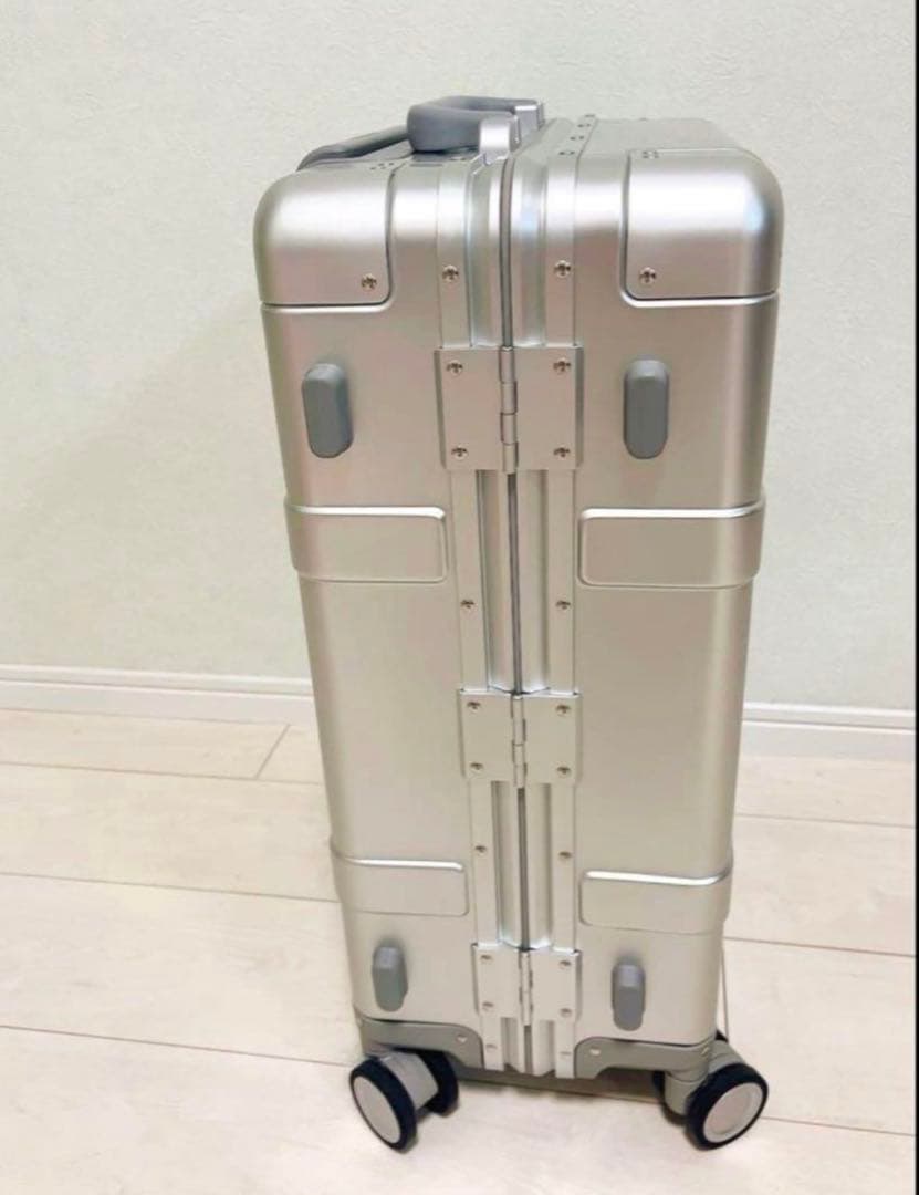 完全新品未使用品 LDUVIN シルバー キャリーケース ラドゥービン