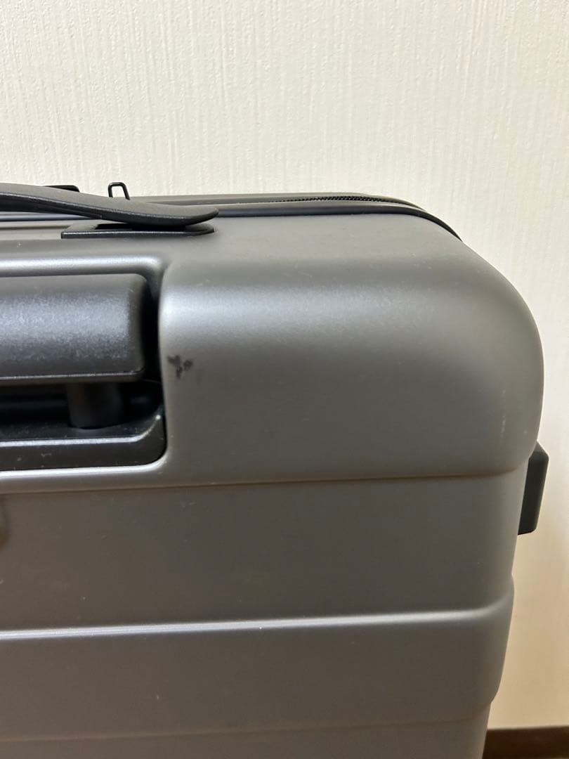 【無印良品】バーを自由に調節できる　ハードキャリーケース（７５Ｌ）