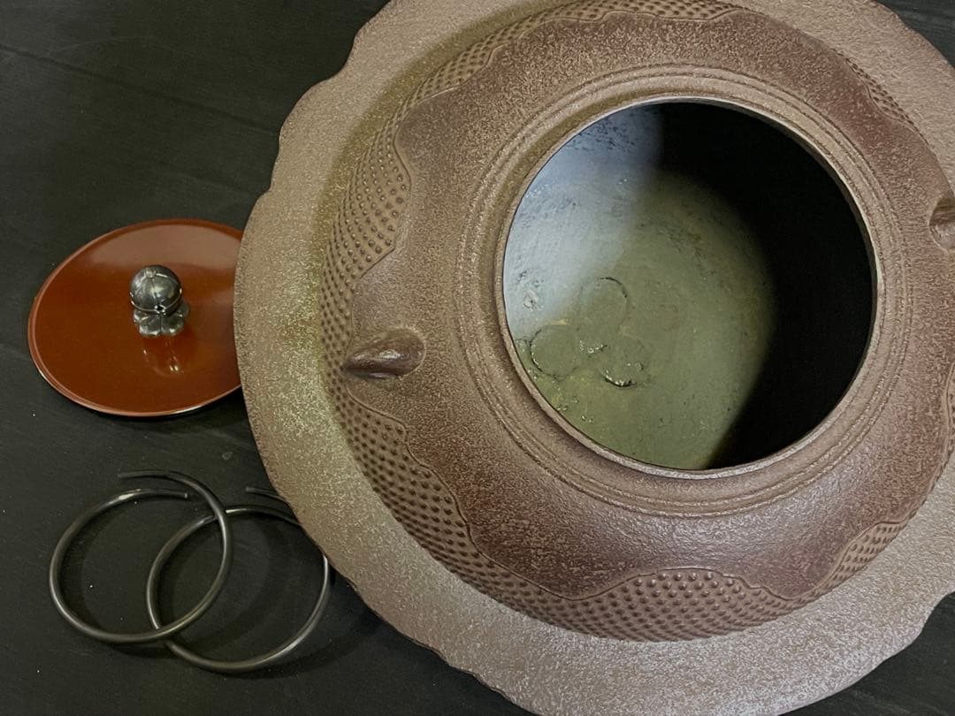 【美品】「母」 遠山霰地紋 銀摘み 透木釜 浄清 釜鐶 黄布 共箱 （20あ）