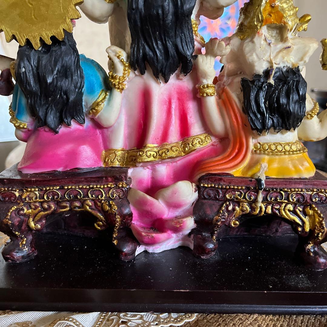 ラクシュミー女神様　置物　ガネーシャ　サラスワティ　幸運　豊穣　美を司どります。