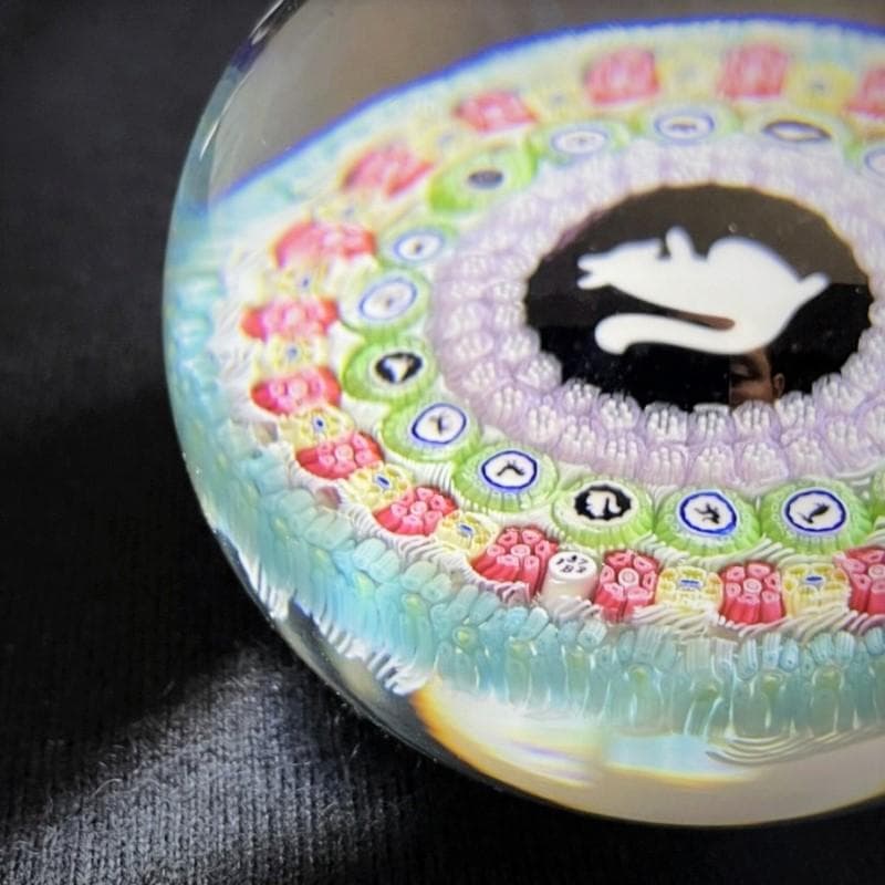 希少 1972 オールド バカラ クリスタル ペーパーウェイト（リスと千の花）